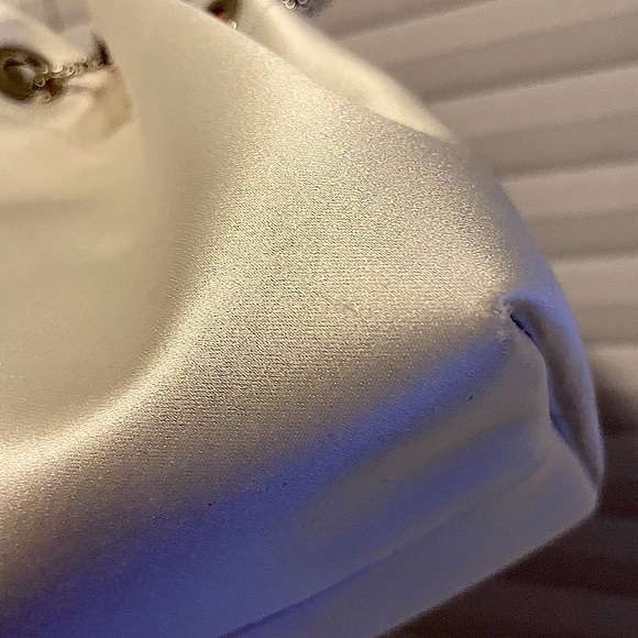 Jimmy Choo Bon Bon
Ivory Satin Bag with Crystal Handle - Picture 6 of 7